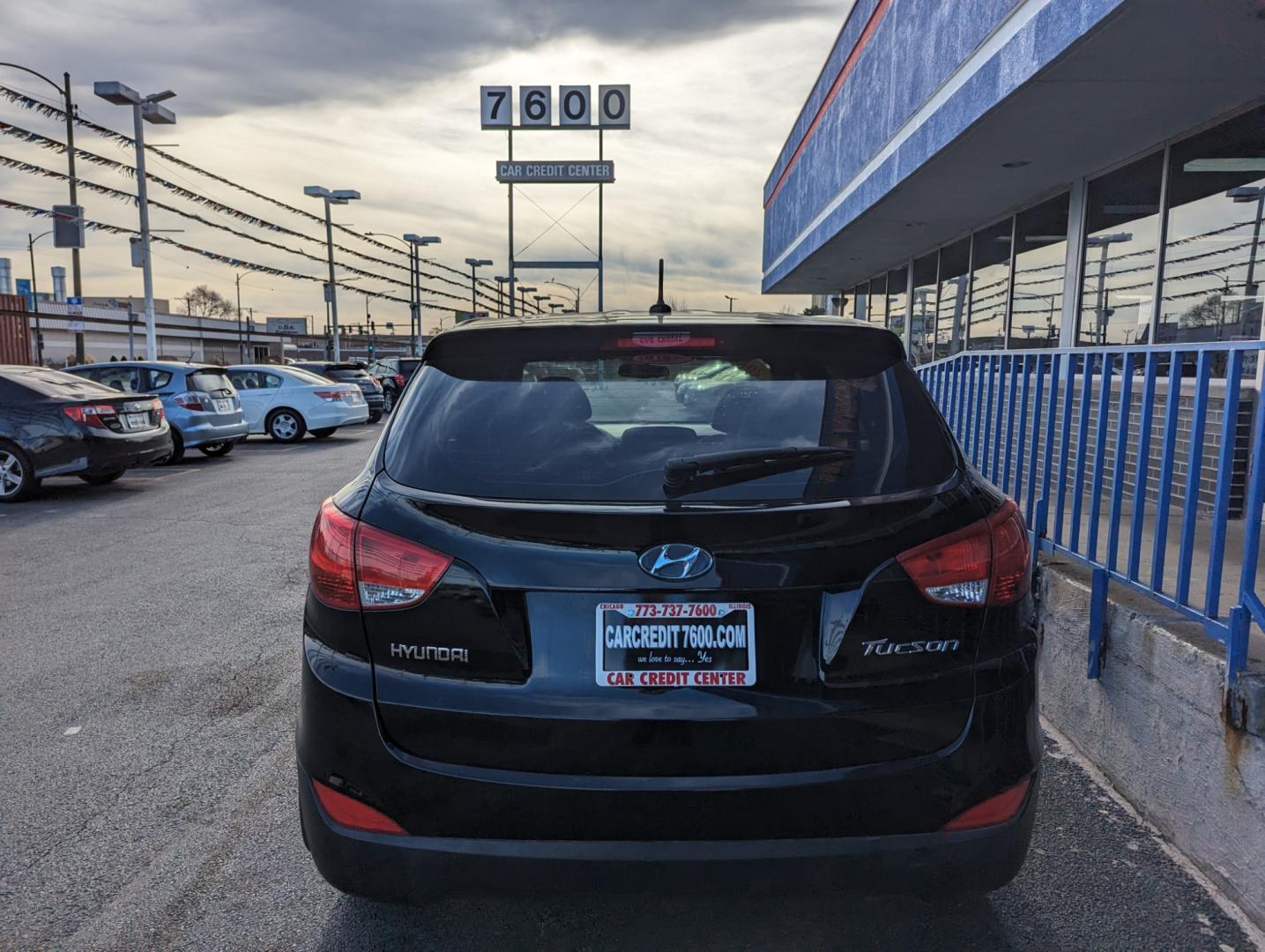 2011 BLACK Hyundai Tucson GL Auto FWD (KM8JT3AB0BU) with an 2.0L L4 DOHC 16V engine, 6-Speed Automatic transmission, located at 7600 S Western Ave., Chicago, IL, 60620, (773) 918-3980, 0.000000, 0.000000 - Photo#3